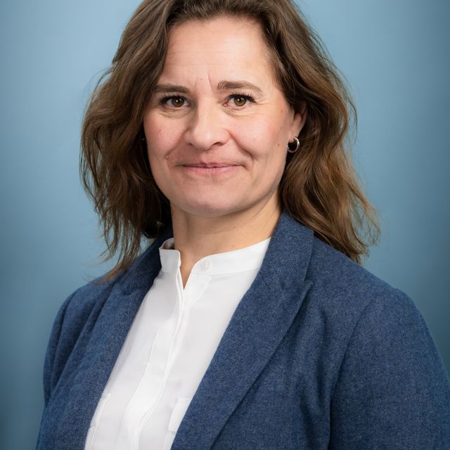 Portrettbilde av Gina Scholz som er kommunikasjonssjef
