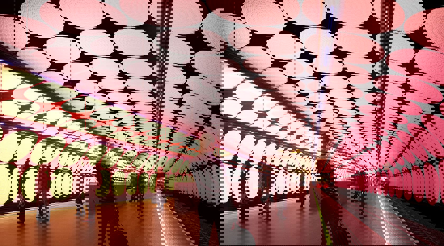 Oslo får nye T-banevogner til åpningen av Fornebubanen i 2027/28. Illustrasjon: Fornebu stasjon tegnet av Zaha Hadid Architects og A-lab.