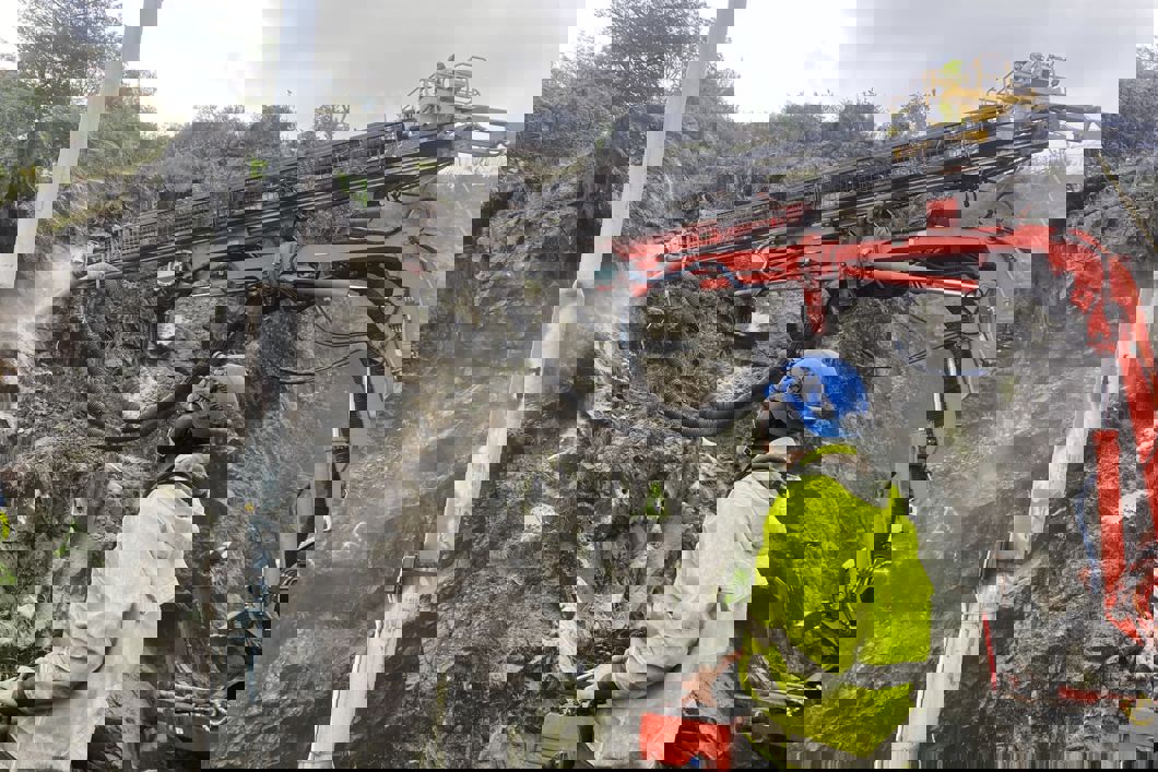 Sporveien sikrer fjellet mellom Ekebergparken og Konows gate i Gamlebyen. Foto: Sporveien