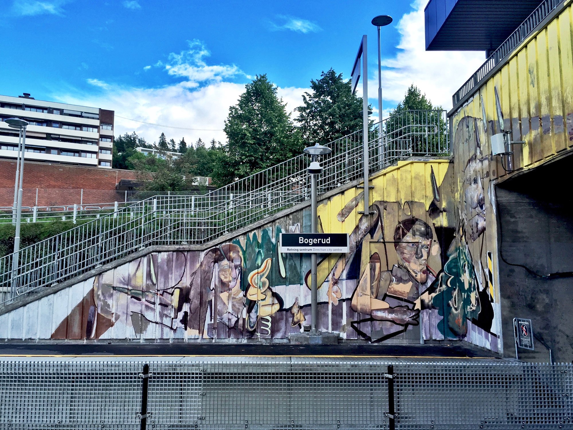 Bogerud var en av fem stasjoner på Østensjøbanen som ble oppgradert med hjelp av internasjonalt anerkjente grafittikunstnere 