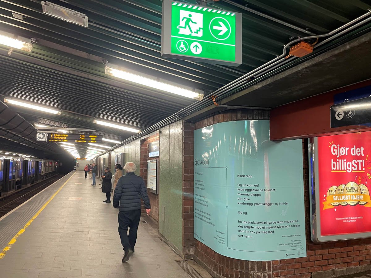 Sporveisdikt presenterer ny norsk lyrikk for de reisende.