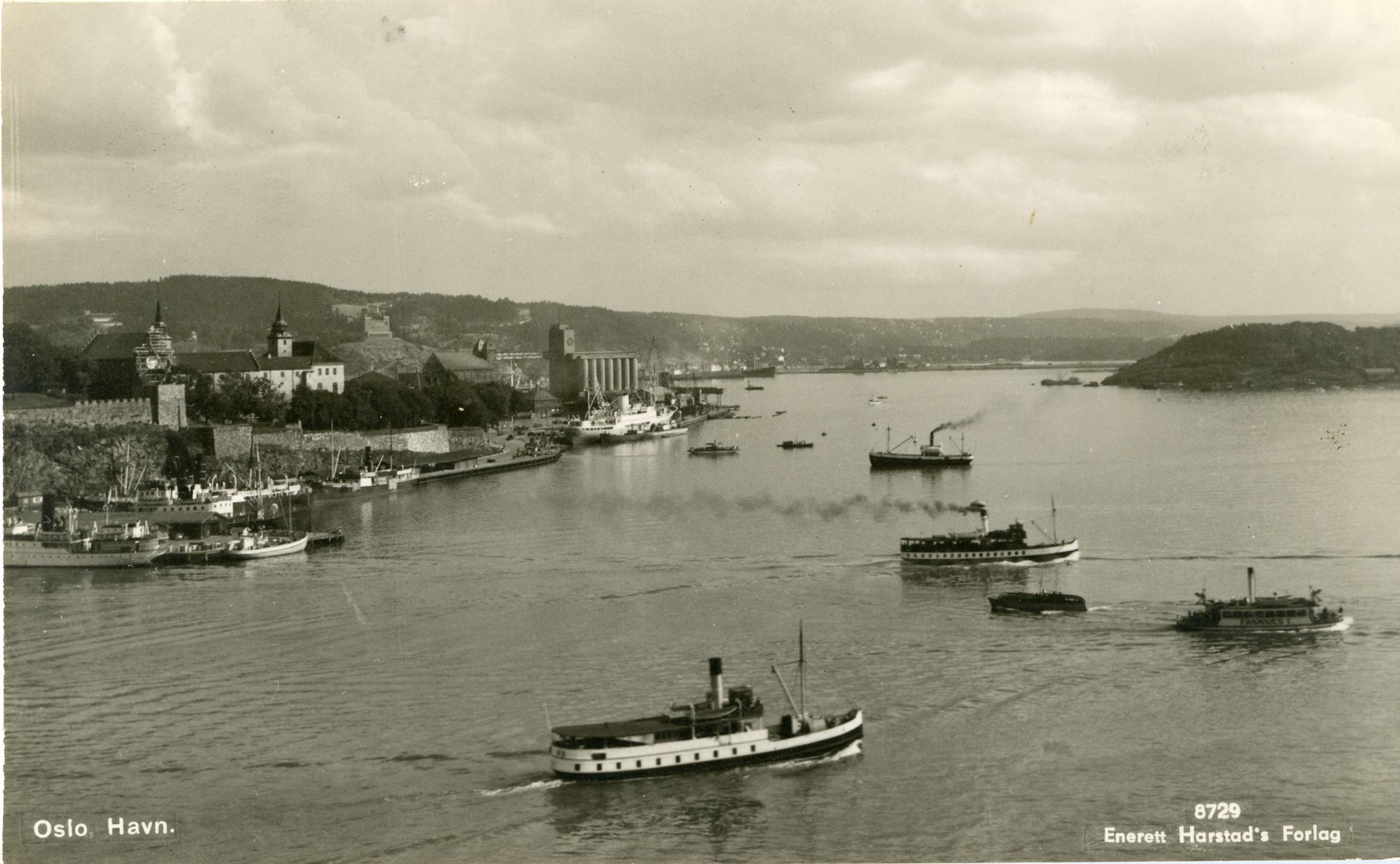 Her er noen flere av fjordbåtene. 