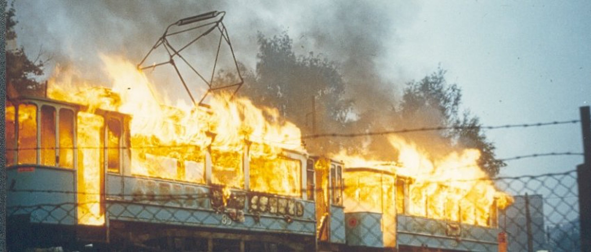 Mot slutten av 1960-tallet ble et stort antall av de eldre vognene utrangert. Metoden var, slik bildet viser, svært prosaisk.